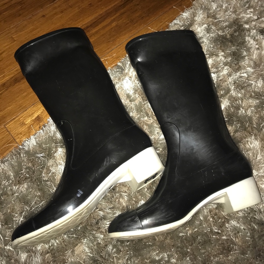 Chanel rain boots - Picture 4 of 7